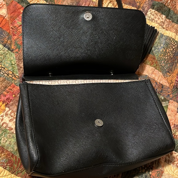 Fabulous Guess leather purse - Picture 2 of 8